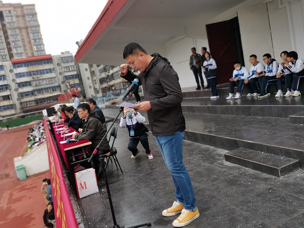 28.裁判员代表宣誓