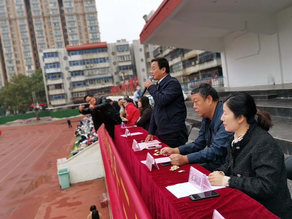 29.李校长宣布开幕